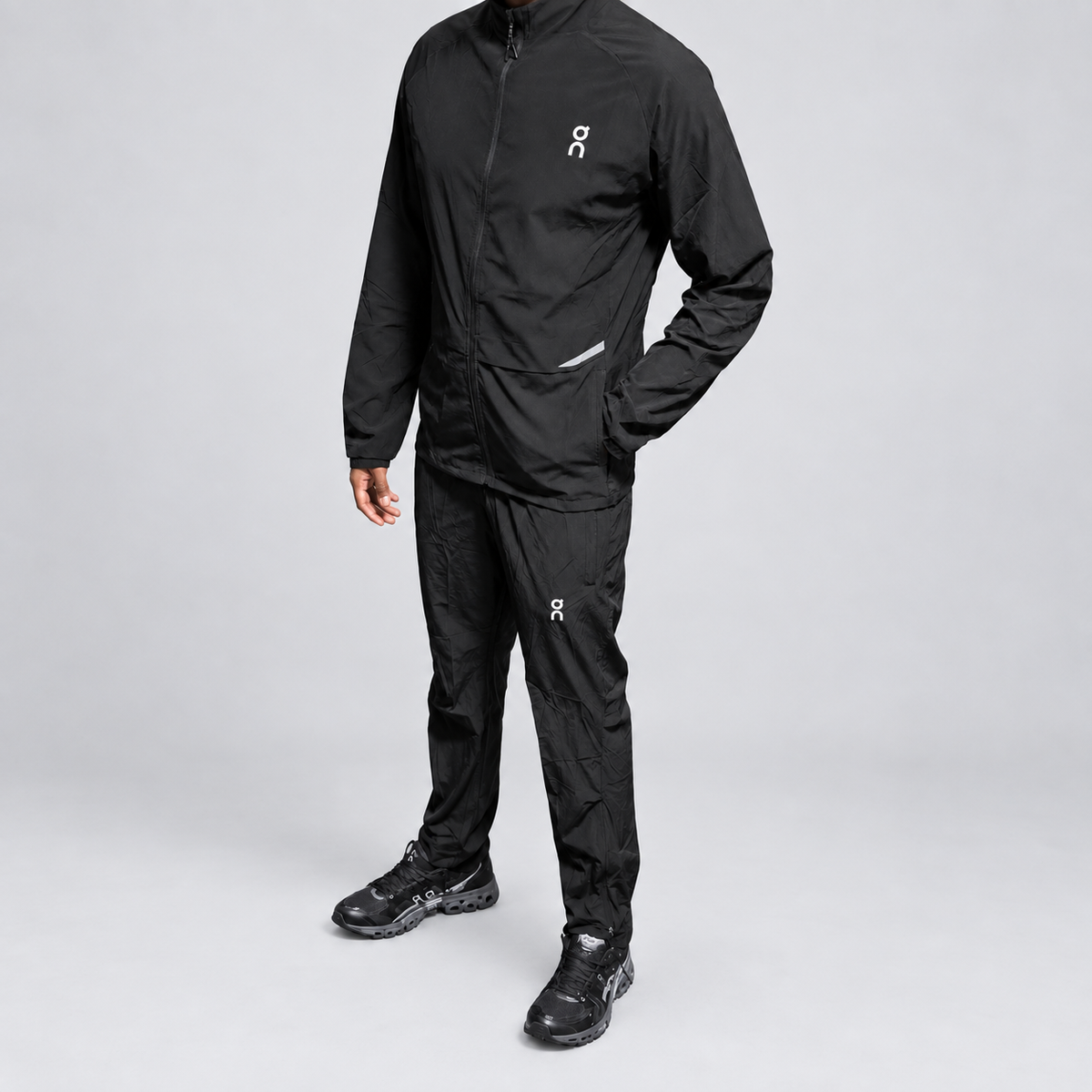On tracksuit - Svart
