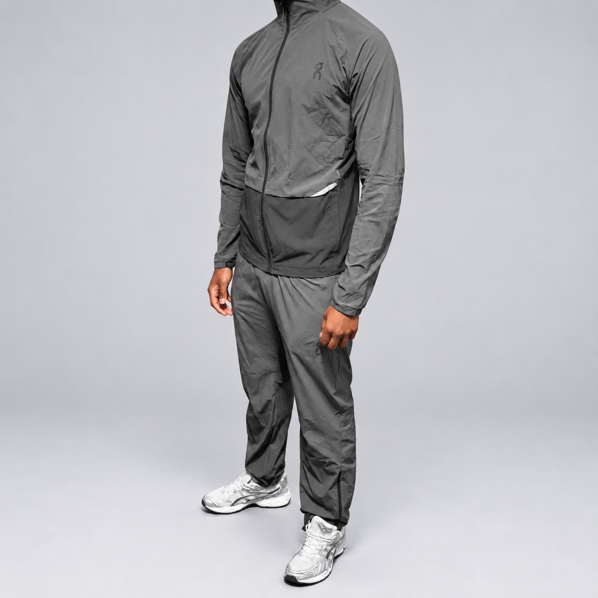 On tracksuit - Grå